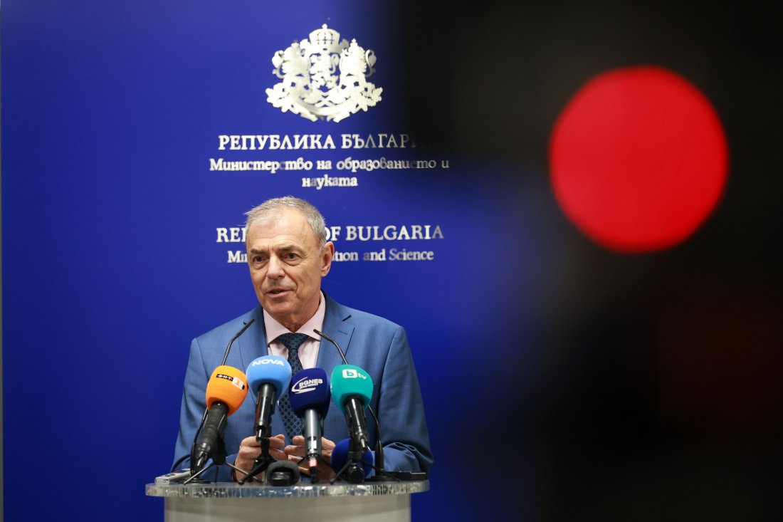 МОН: Все още не е готов доклада за училище "Космос"