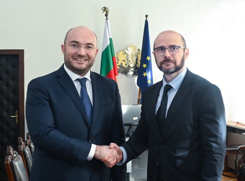 Ще надграждам завареното, никога нищо не започва и не завършва с нас, каза служебният министър на правосъдието Андрей Янкулов