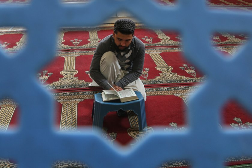 мюсюлманите света посрещнаха свещения месец рамазан снимки