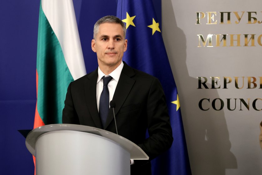 Премиерът Гюров: Няма директна военна опасност за България, страната ни не е част от конфликта