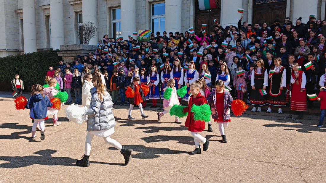 400 деца рецитираха стихотворението съм българче националната библиотека софия