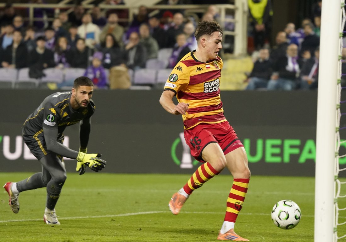 Драма прати Фиорентина на осминафиналите в Лигата на конференциите