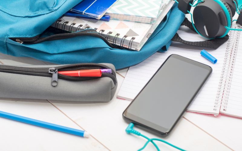 гърция забранява учениците използват мобилни телефони клас