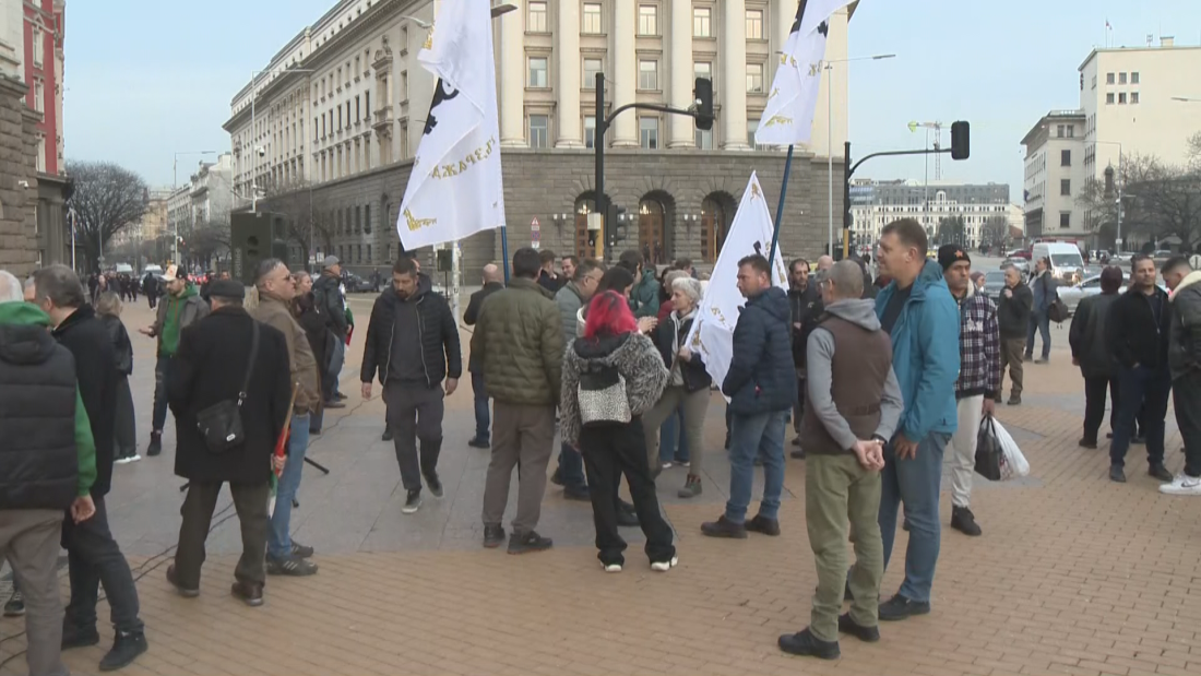 Протест на "Възраждане" под надслов "Обеднени за мир в България"