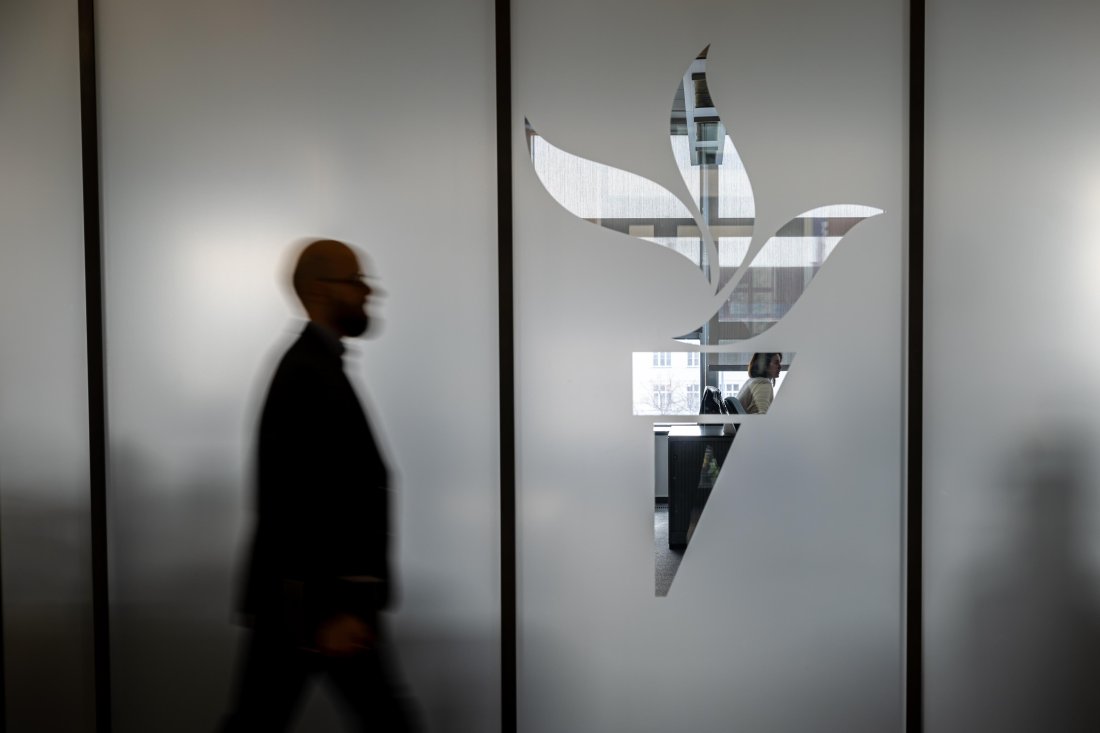 радио свободна европа спира службите българия румъния март