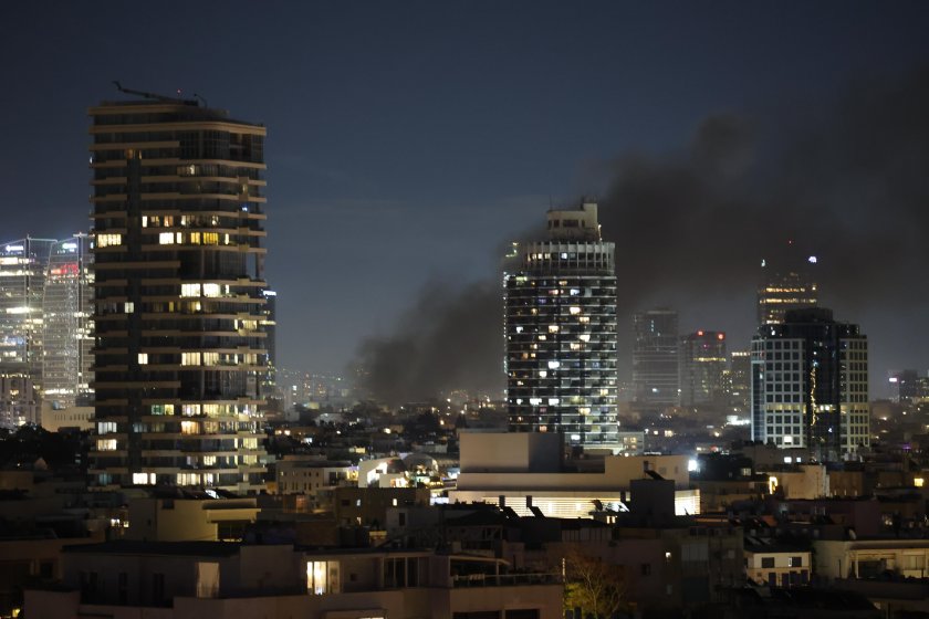 "Сирени вият ден и нощ, не можем да се приберем": Разказ от първо лице на блокирани в Близкия изток българи