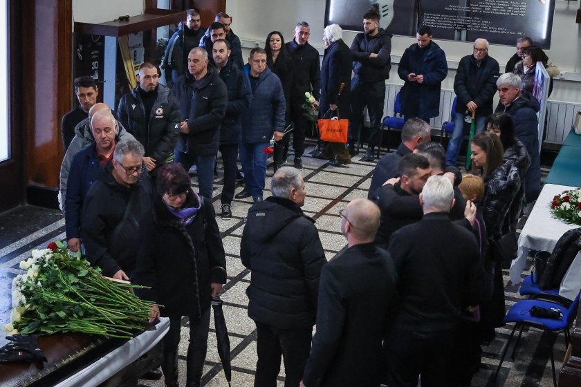 близки приятели фенове простиха георги велинов