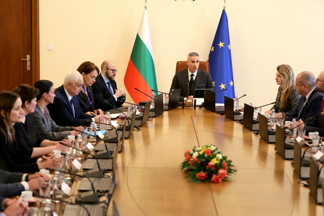 Няма причина цените на горивата в страната да се повишават, увери служебният премиер