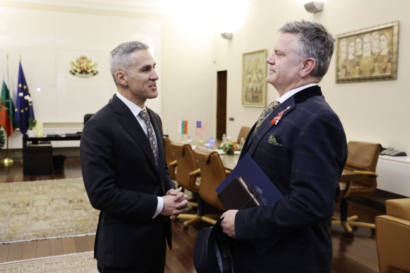 премиерът гюров обсъди обстановката близкия изток посланика сащ нас