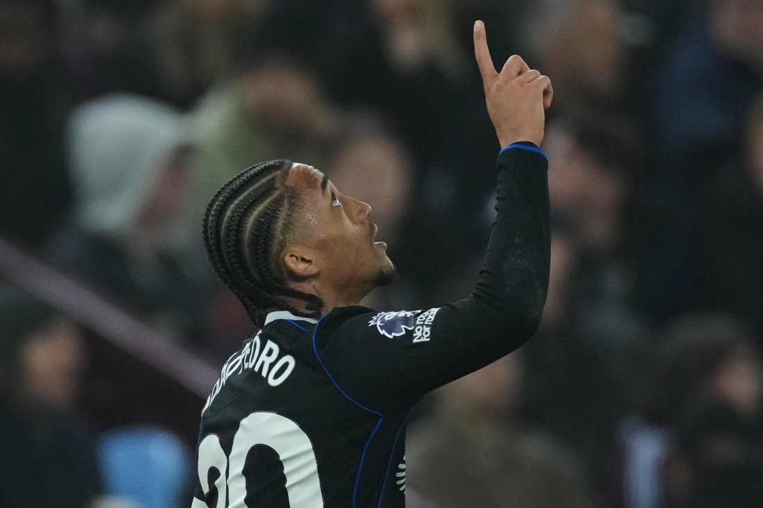 Жоао Педро блесна с хеттрик при разгромна победа на Челси над Астън Вила