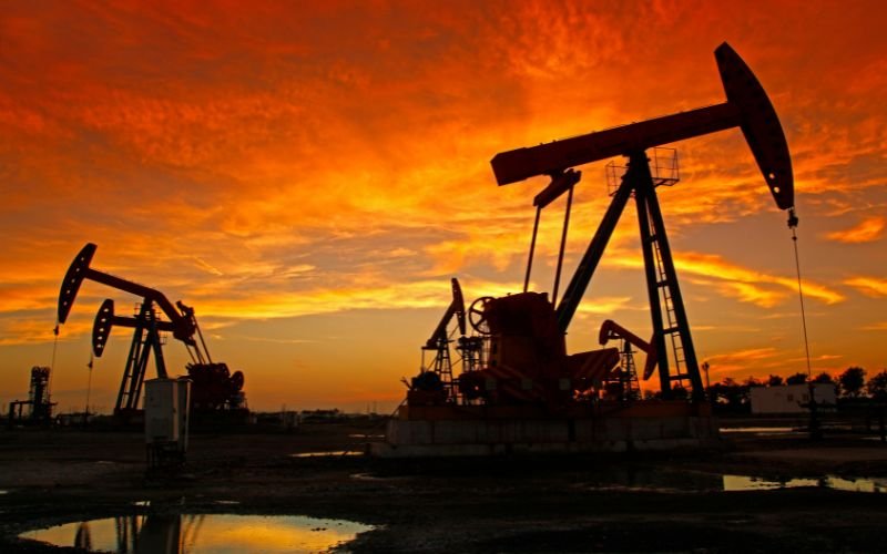 Над 100 долара за барел &ndash; петролът продължава да поскъпва