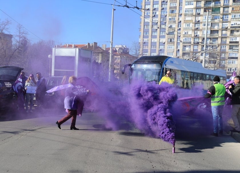 "Заплатата ми е унизителна": Протестиращи транспортни служители в Русе се заканиха да затворят и Дунав мост