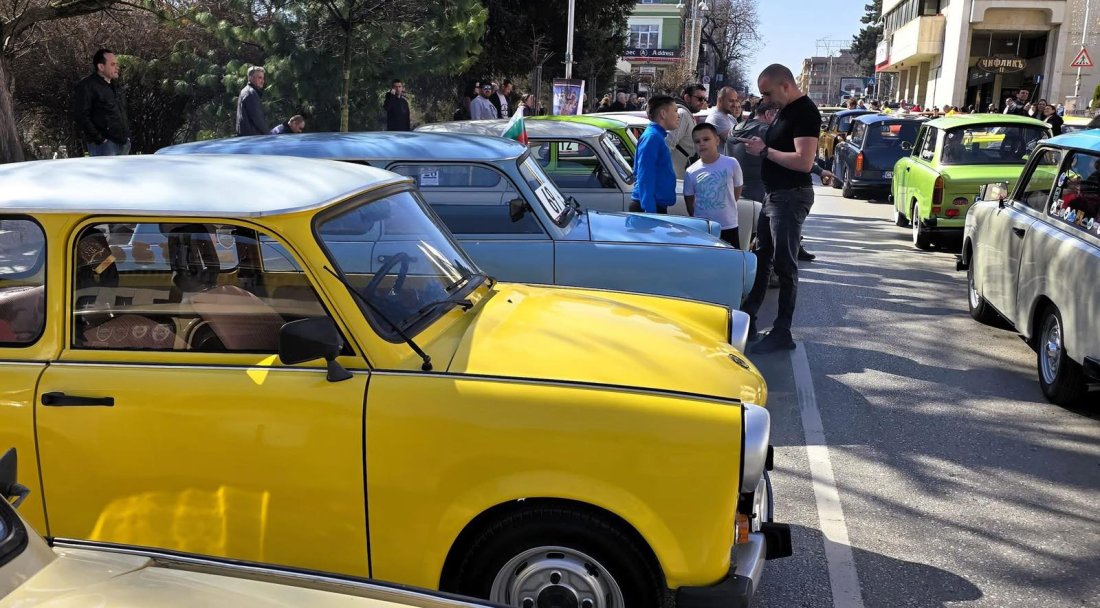 150 ретро автомобили дефилираха улиците велико търново