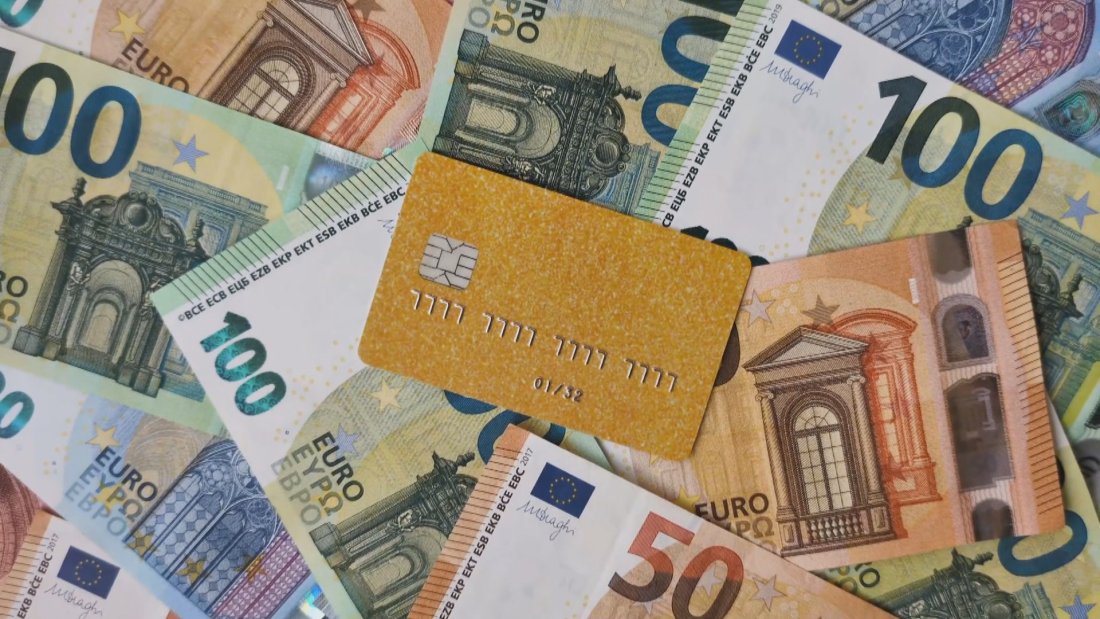 Намаляват парите, които българите от чужбина изпращат на роднините си