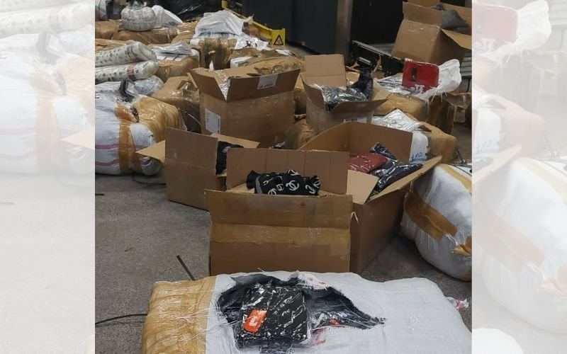 откриха близо хиляди фалшиви дрехи парфюми автобус кардам