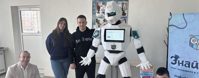 ученици добрич създадоха робот помощник
