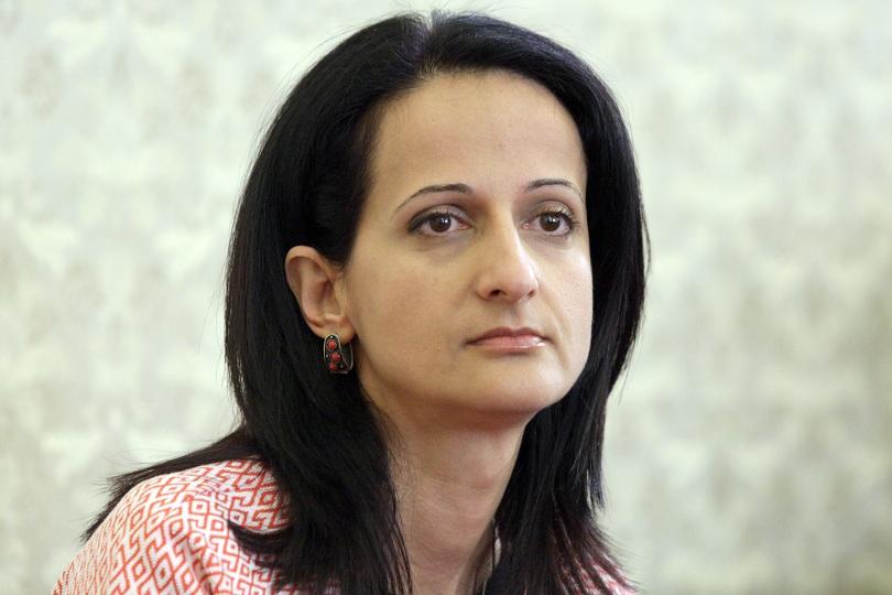 Парламентът решава днес дали да назначи Карина Караиванова за подуправител