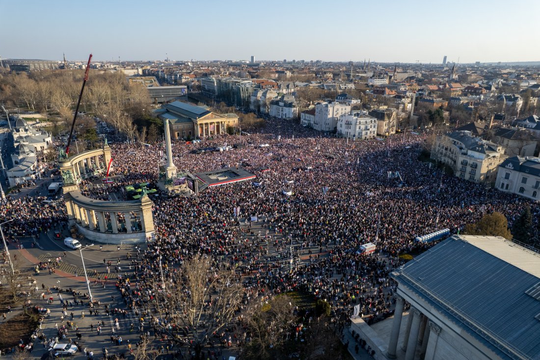 Шествия в Унгария: Митинги на управляващите и опозицията в Будапеща