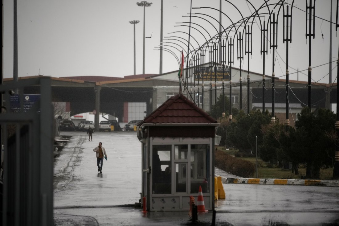 ракетна атака летището багдад рани петима души