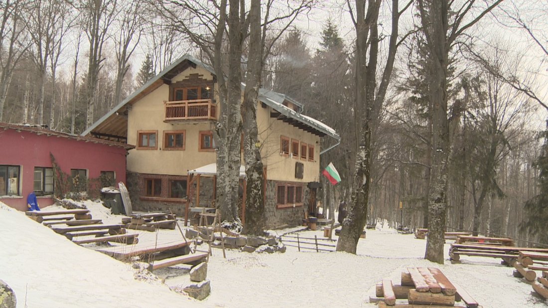 Екшън на Витоша: Бивш хижар арестуван след заплахи, изстрели и марихуана в хижа "Камен дел"