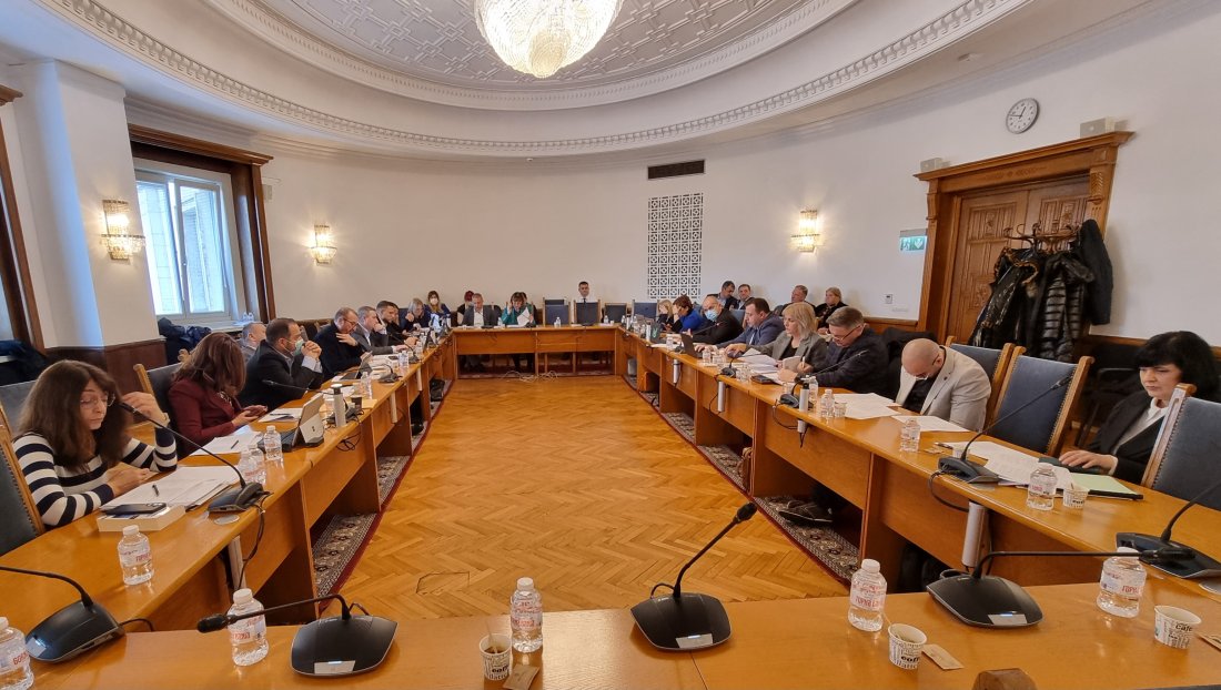 Депутатите от правната комисия в парламента с нов опит да