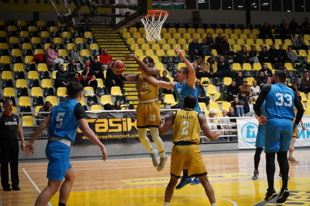 Миньор 2015 не се огъна пред непримирим Левски