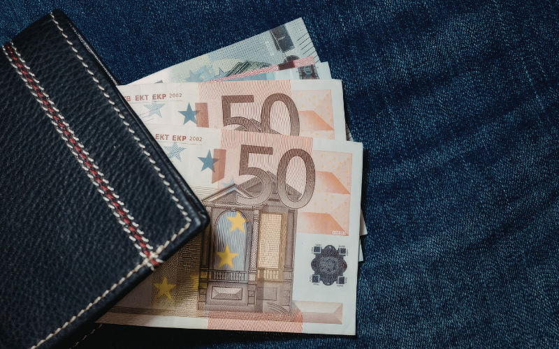 two children found purse 450 euros village merchevo returned owner