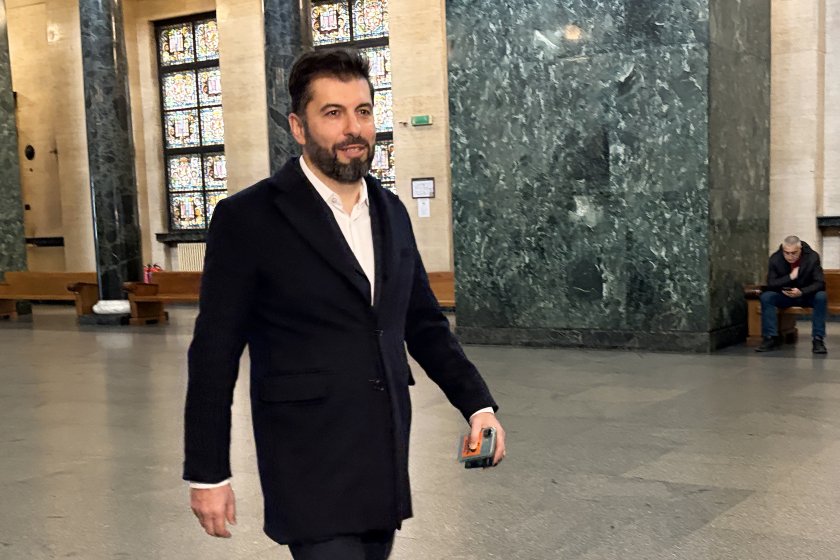 Продължава делото срещу бившия премиер Кирил Петков за ареста на