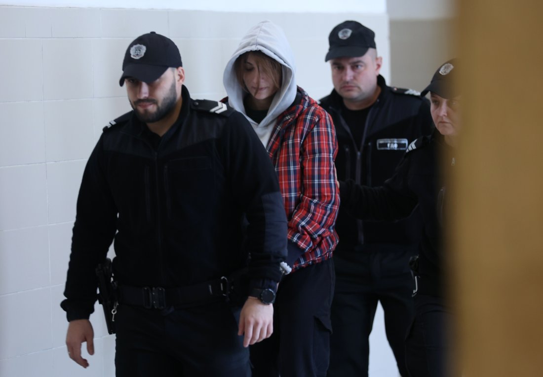 съдът остави ареста жената намушкала четирима души софия снимки