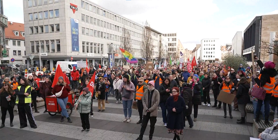 Мащабен протест в Мюнхен срещу насилието над жени в онлайн пространството