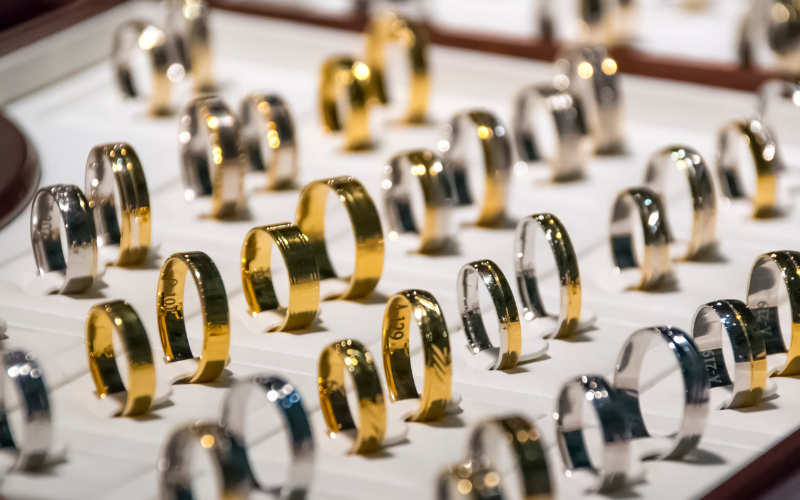 Затварянето на Ормузкия проток се отрази на цената на златото