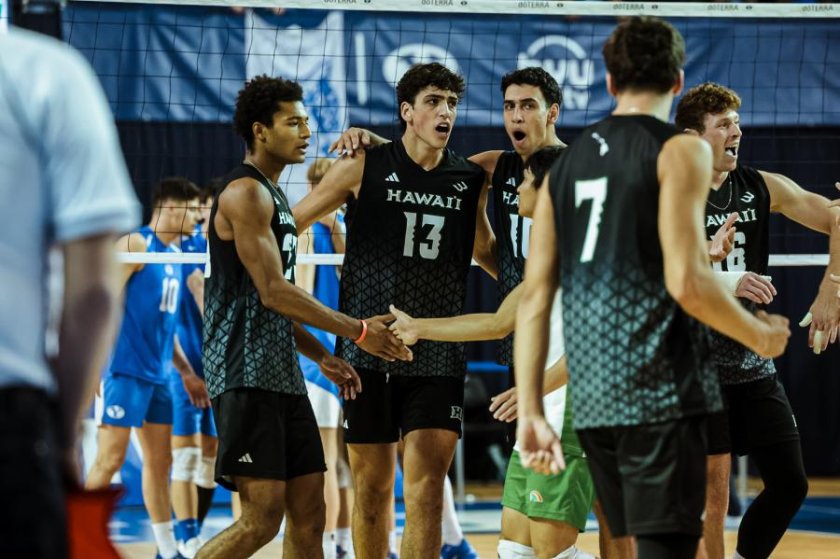 кристиян титрийски отново стана топреализатор хавай колежанското първенство сащ