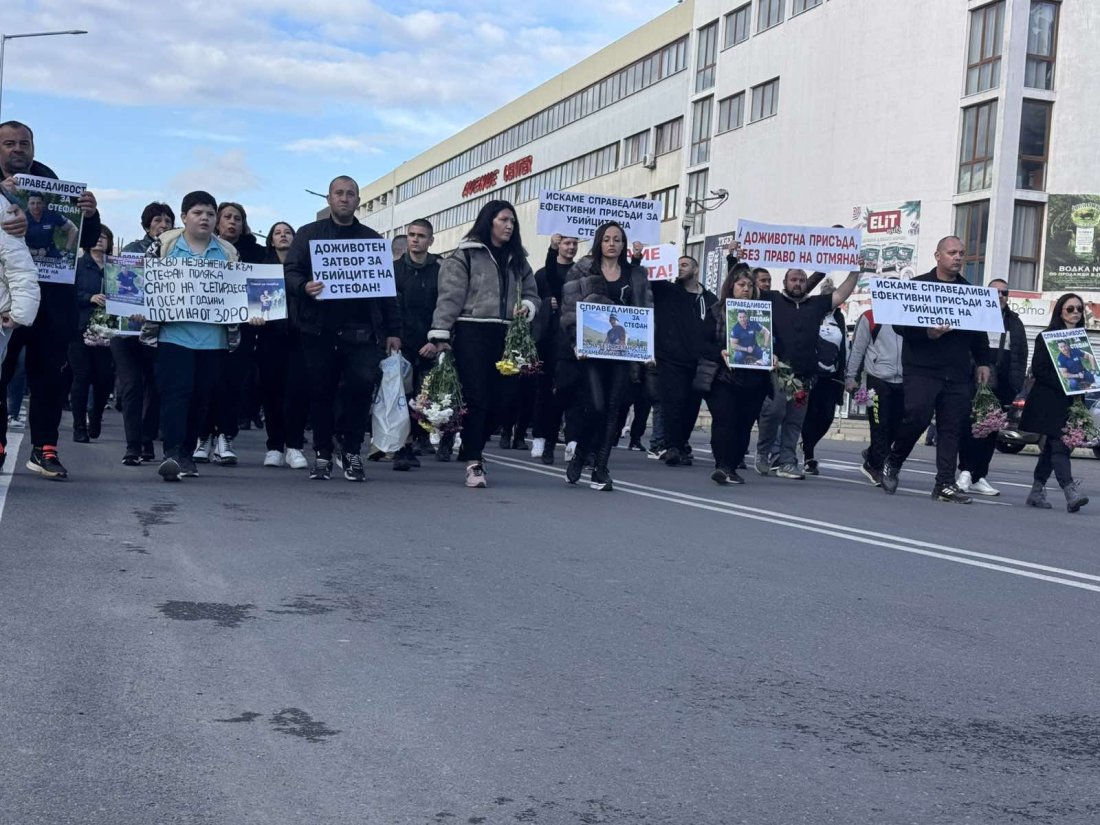 Близки, приятели и граждани на Несебър се събраха на мирен