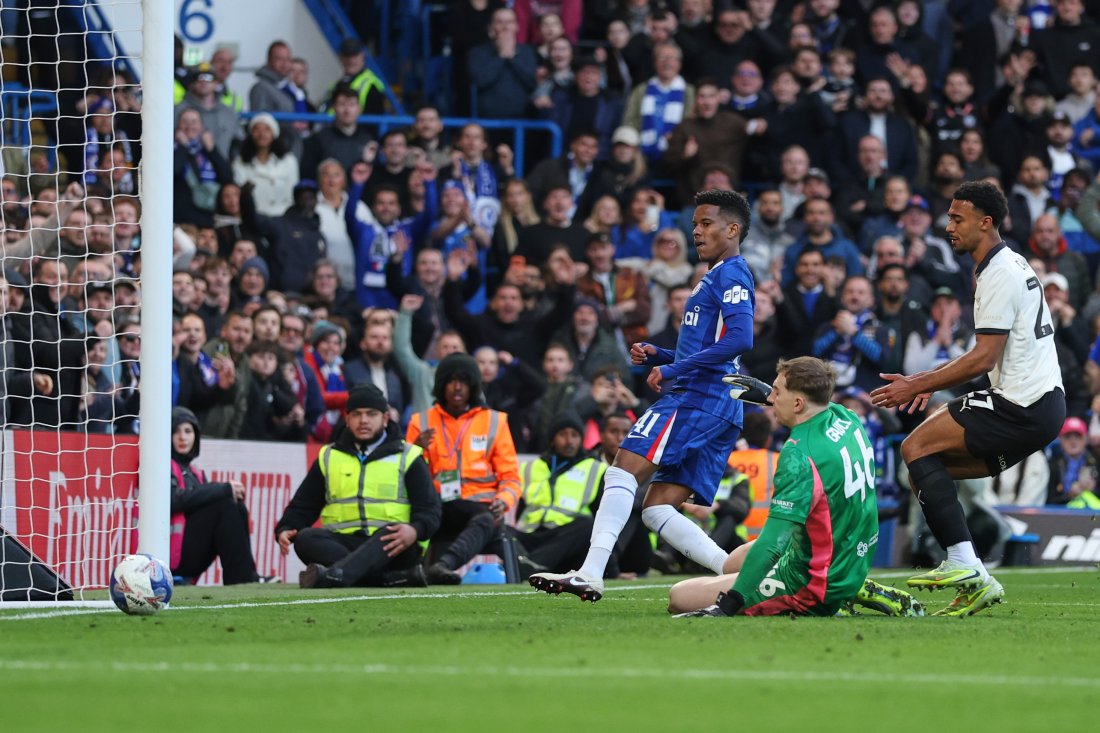 Челси се развилня за място в Топ 4 на ФА Къп