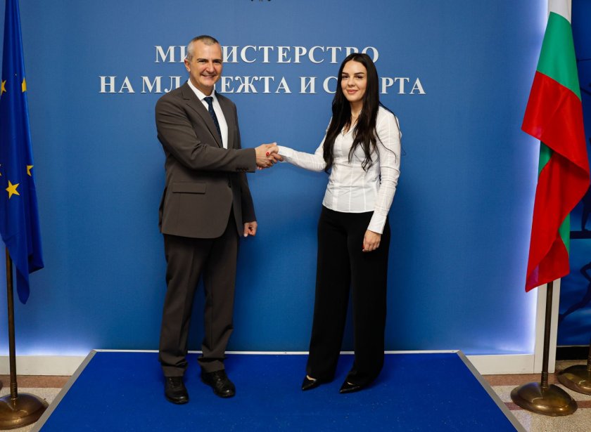 Министър Димитър Илиев обсъди с директора на Националната агенция за младежта на Албания ползите от домакинството на Giro d&rsquo;Italia