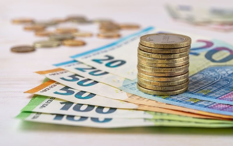 минималната работна заплата гърция става 920 евро