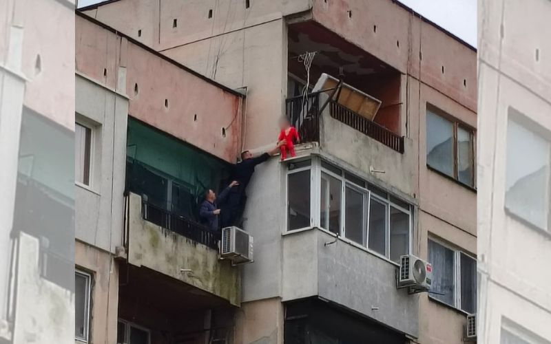 ямболски полицаи спасиха дете падане осмия етаж видео