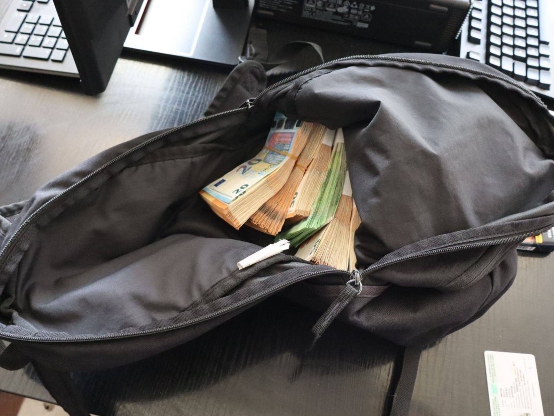 Раници с пари 