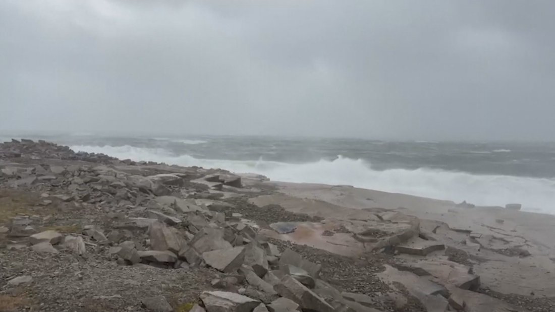 Бурята "Дейв" бушува в Швеция