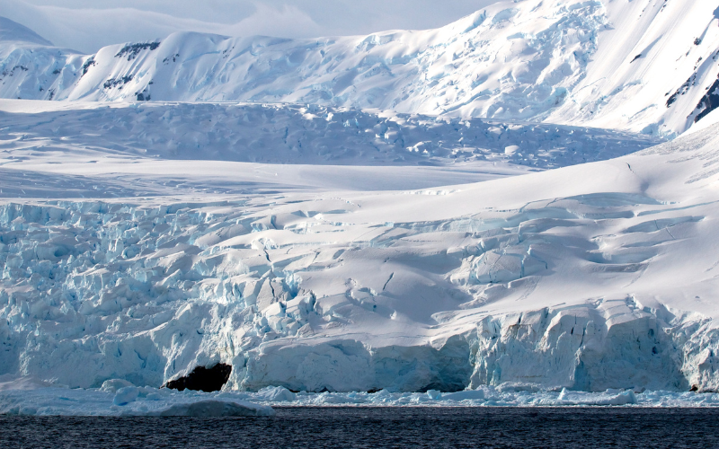 нова карта разкрива подледниковия релеф антарктида