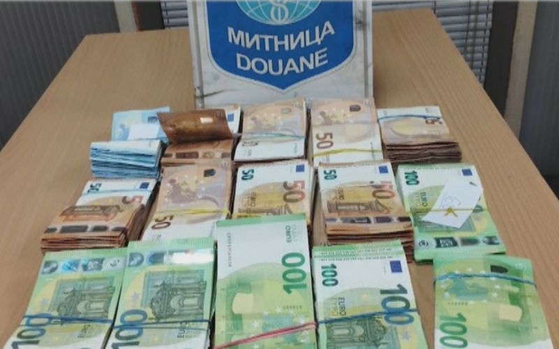близо 102 000 евро откриха митничари камион капитан андреево