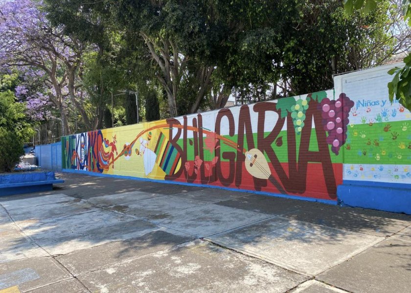 бургаски художници реализираха стенопис мексико сити снимки