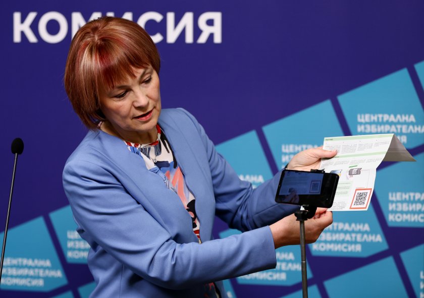 От ЦИК показаха комплектите за видеонаблюдение на преброяването на бюлетините
