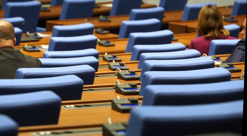 Победата на Румен Радев му гарантира мнозинство в парламента. Т.е.