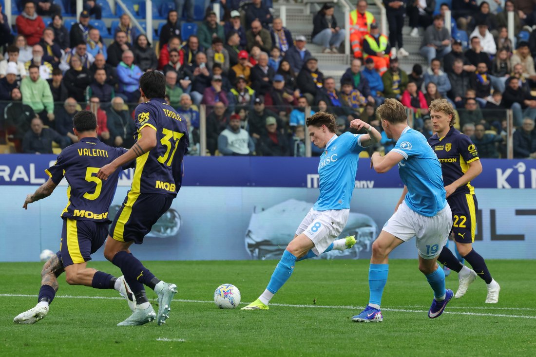 Парма Наполи Скот МакТоминей