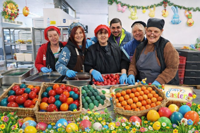 1500 яйца получиха възрастни хора увреждания бургас