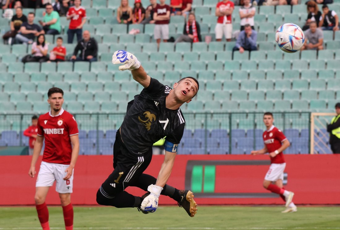 Вратарят Пламен Андреев с отлични изяви при дебюта си за полския шампион Лех (Познан)