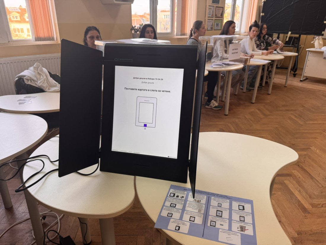 В началото на изборния ден: Проблем с машина за гласуване в Бургас