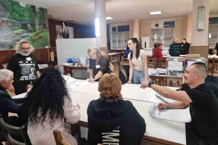 98.56% от секциите в изборната нощ са излъчвали на живо броенето на бюлетините