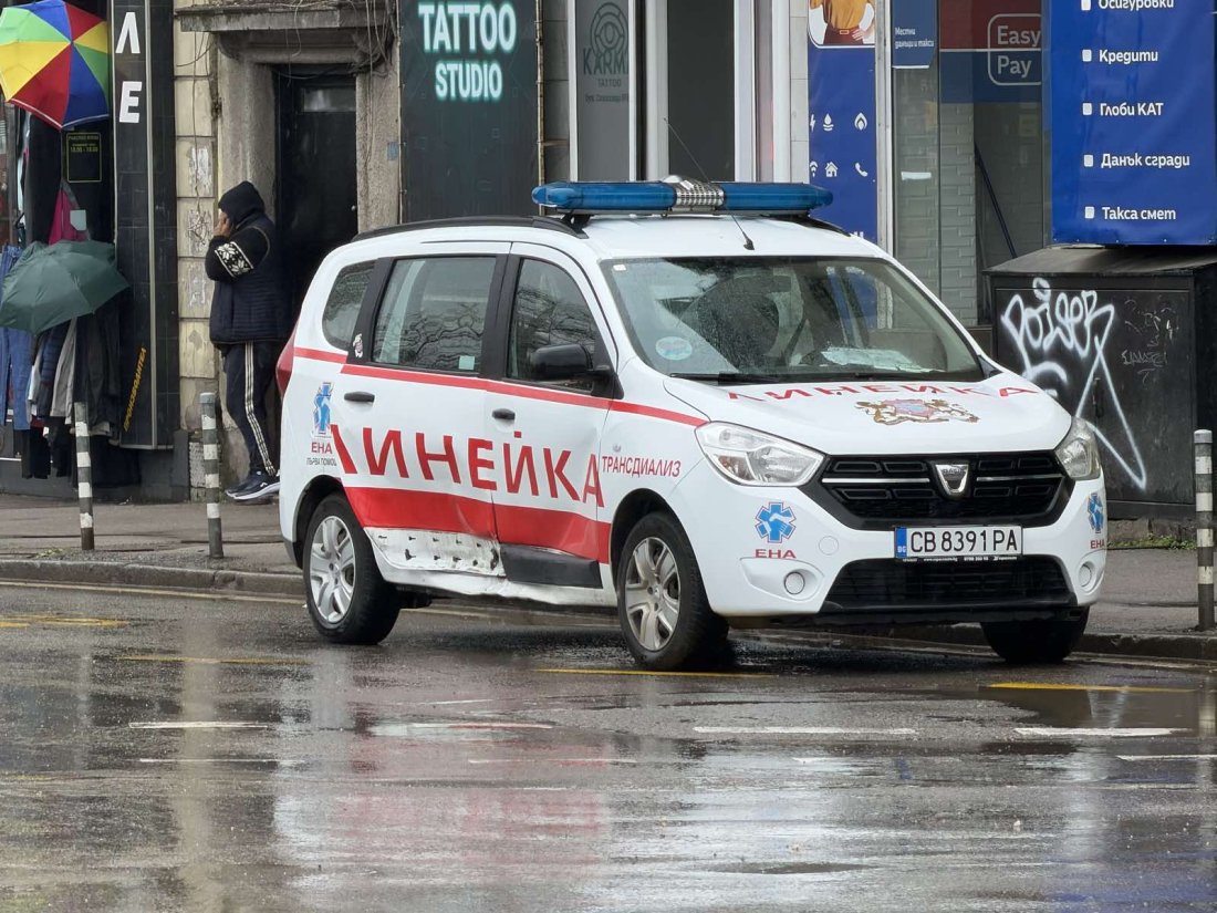 Катастрофа между кола и линейка в София